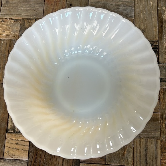 Fire King Anchor Hocking Vintage White Swirl Serving Bowl - Picture 2 of 8
